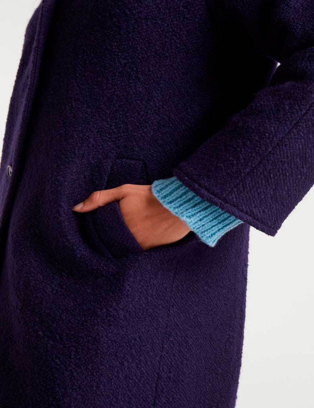 5057046