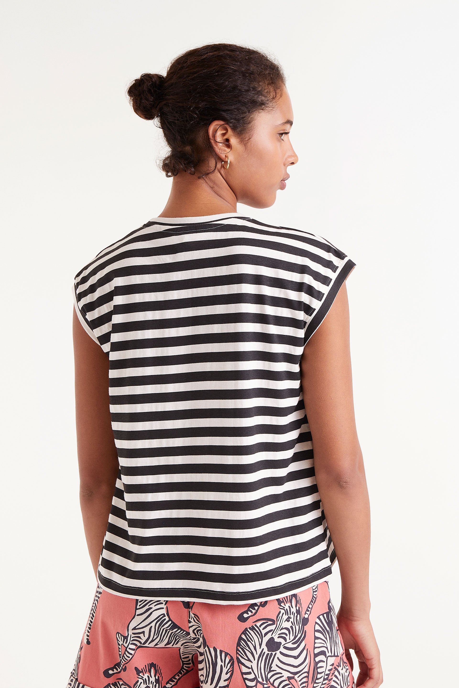 Camiseta Compañía Fantástica con Estampado De Rayas Negras