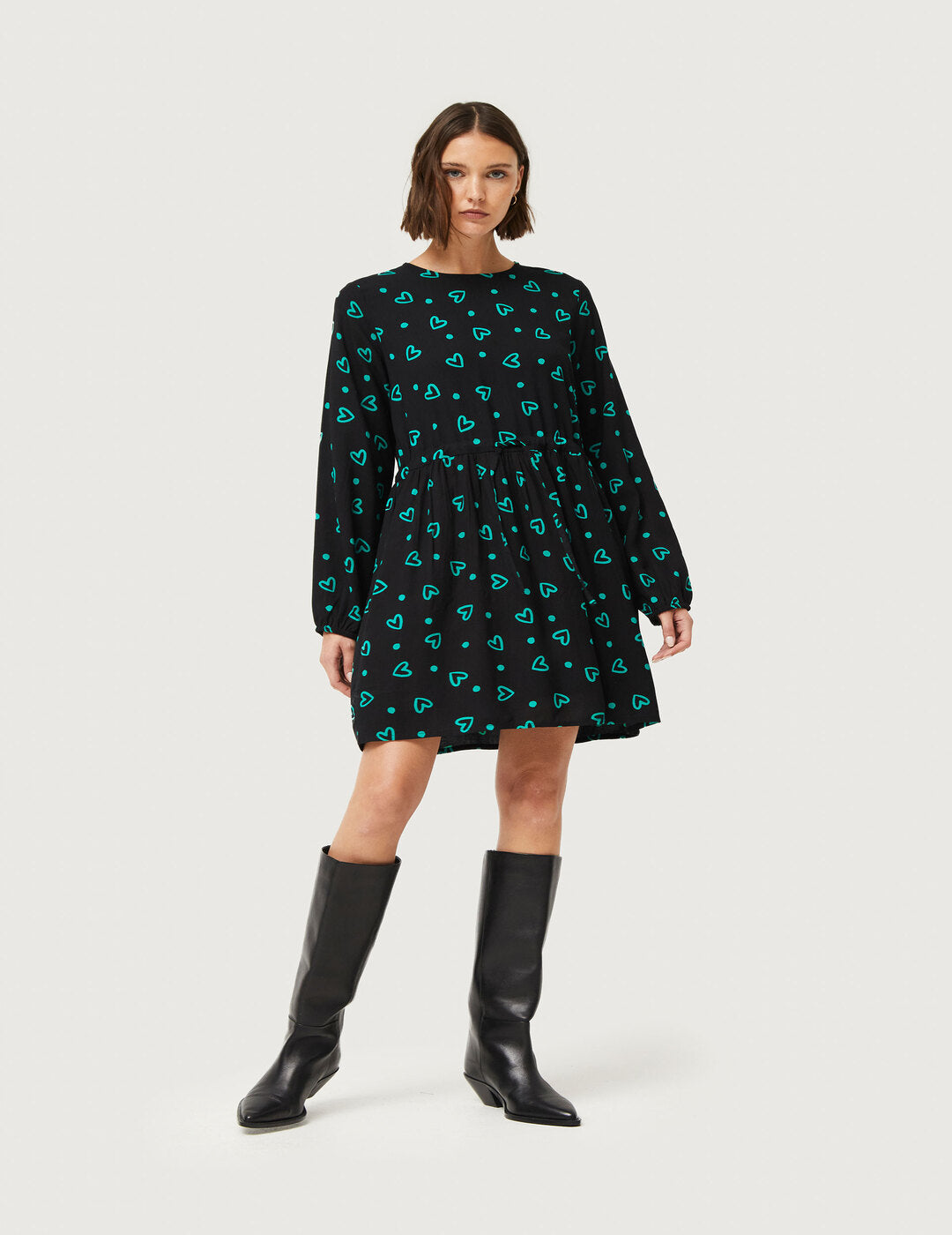 Vestido Compañía Fantástica Corto Estampado De Corazones Verde