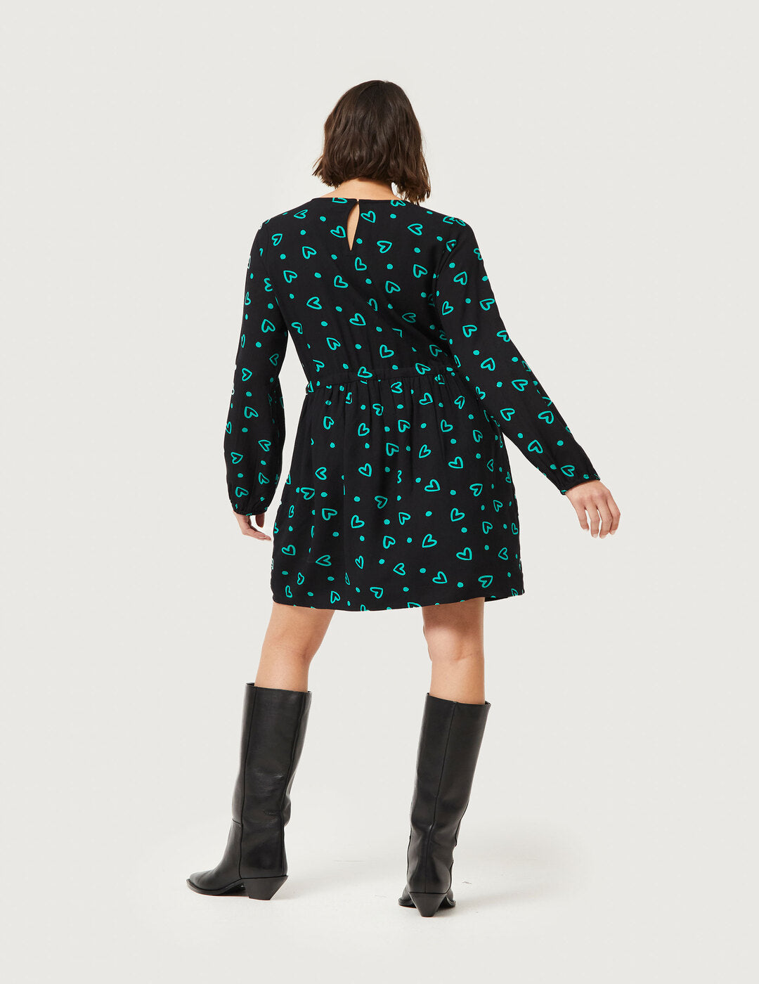 Vestido Compañía Fantástica Corto Estampado De Corazones Verde