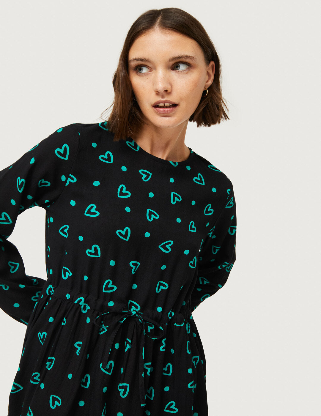 Vestido Compañía Fantástica Corto Estampado De Corazones Verde