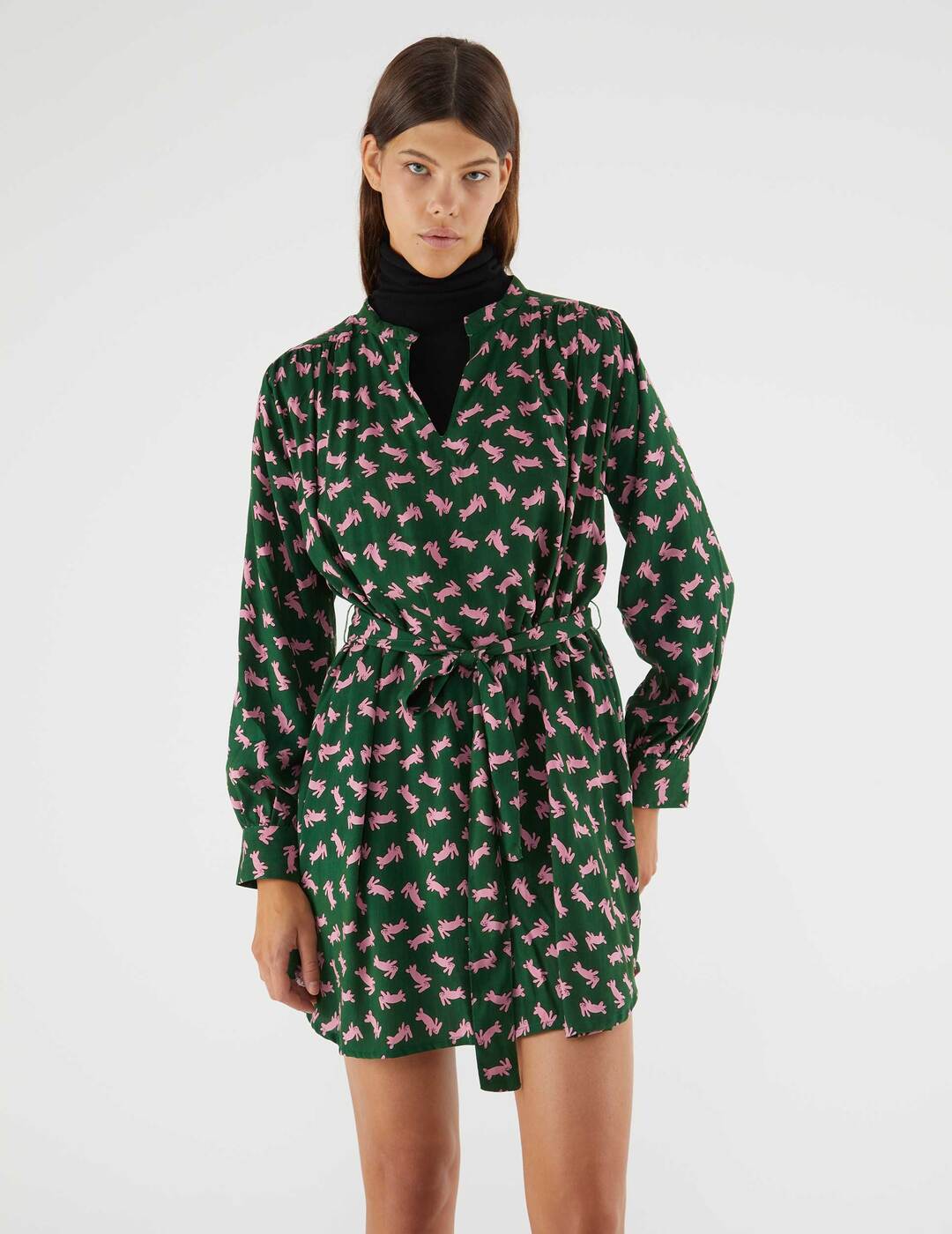 Vestido Compañía Fantástica Corto Con Cinturón y Estampado De Conejos