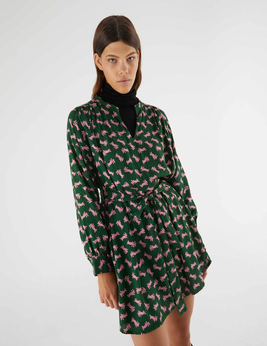 Vestido Compañía Fantástica Corto Con Cinturón y Estampado De Conejos