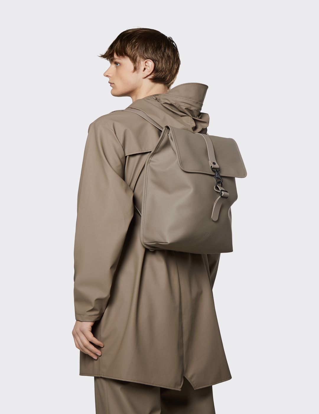 Mochila Rains Rucksack Unisex 13400 Total Taupe
