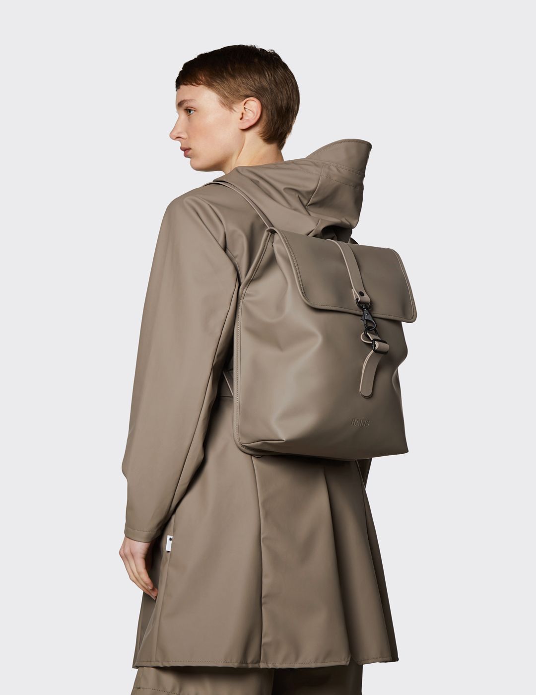 Mochila Rains Rucksack Unisex 13400 Total Taupe