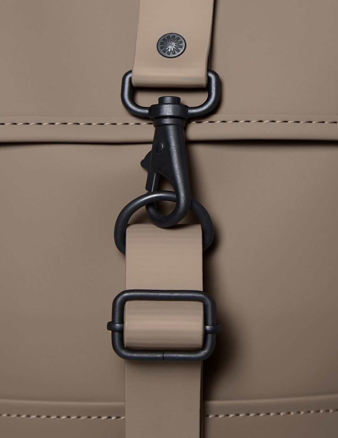 Mochila Rains Rucksack Unisex 13400 Total Taupe