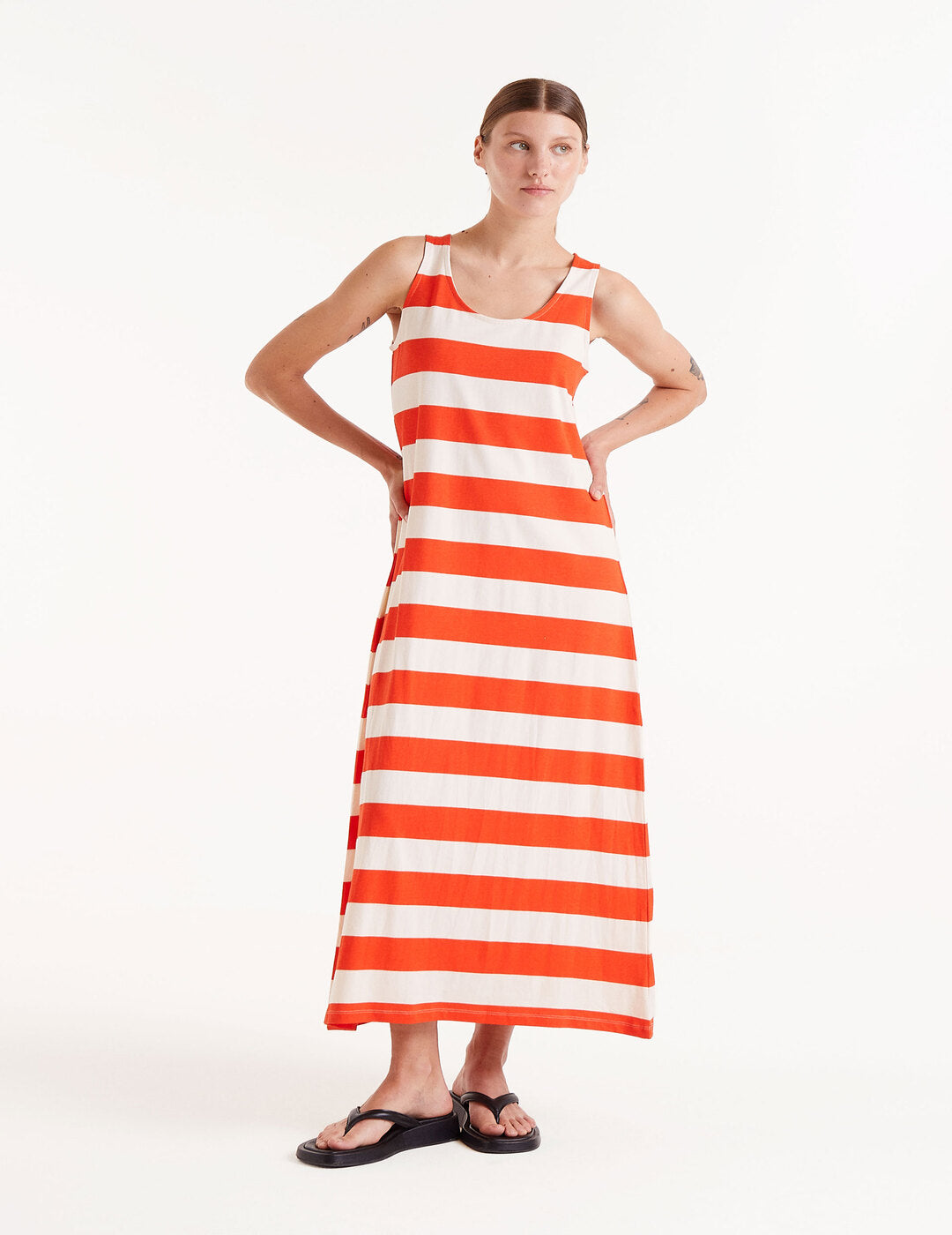 Vestido Compañía Fantástica Largo Estampado Rayas Rojas