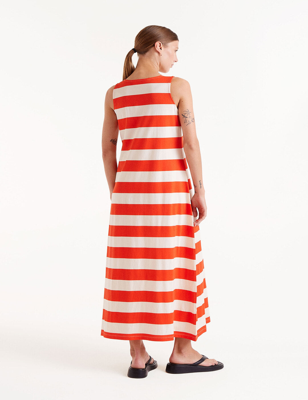 Vestido Compañía Fantástica Largo Estampado Rayas Rojas