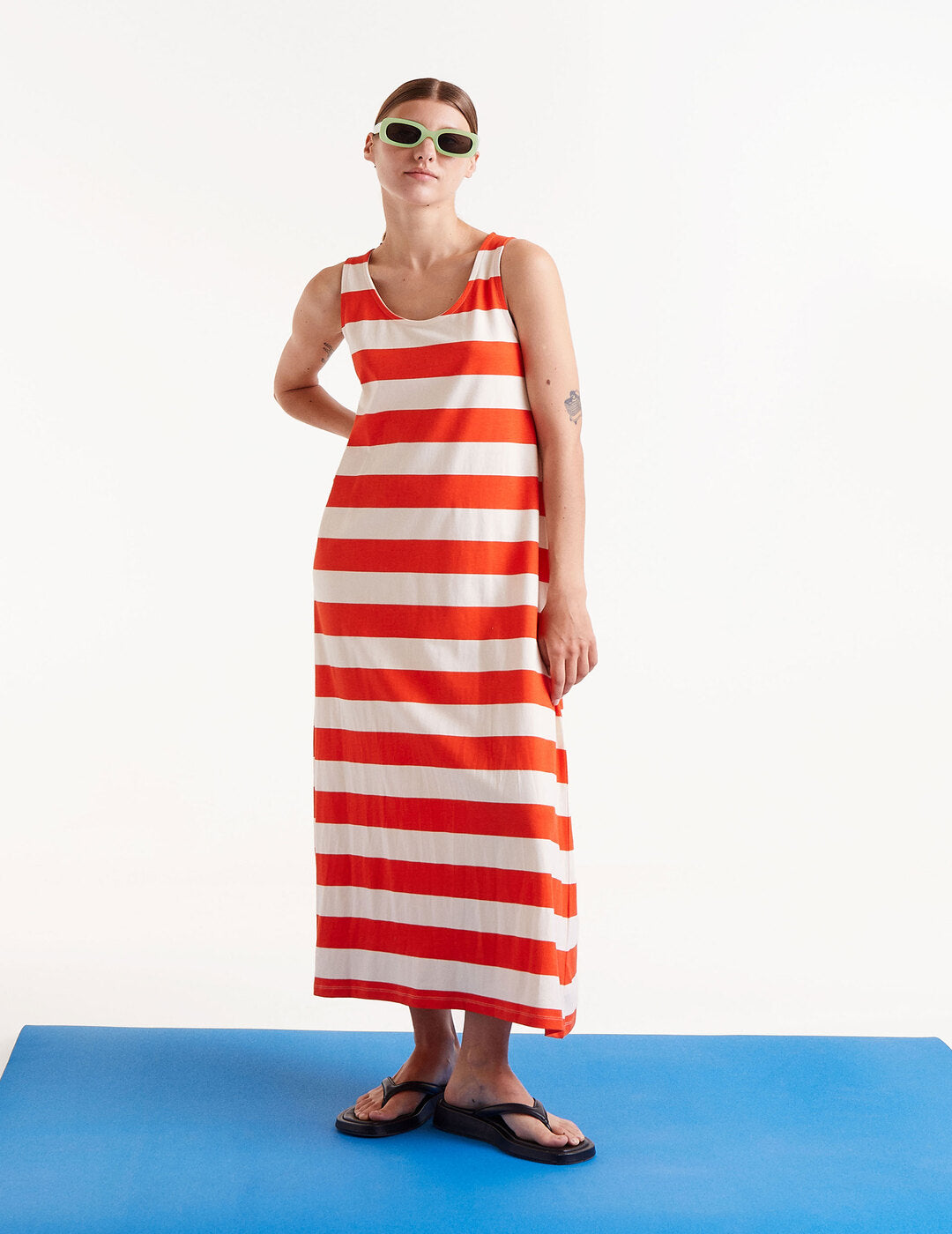 Vestido Compañía Fantástica Largo Estampado Rayas Rojas