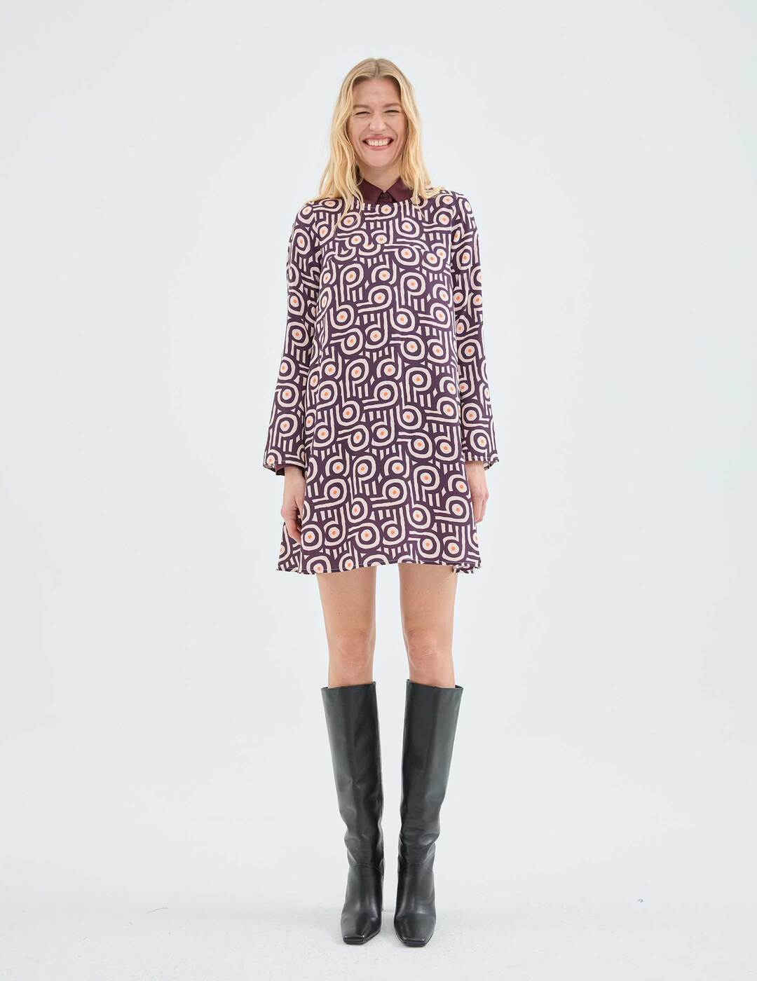 Vestido Compañía Fantástica Corto Evasé con Estampado Geométrico Retro