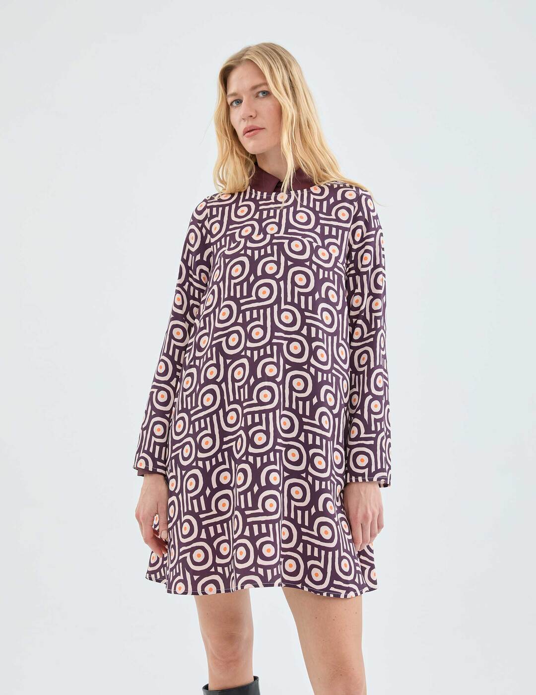 Vestido Compañía Fantástica Corto Evasé con Estampado Geométrico Retro