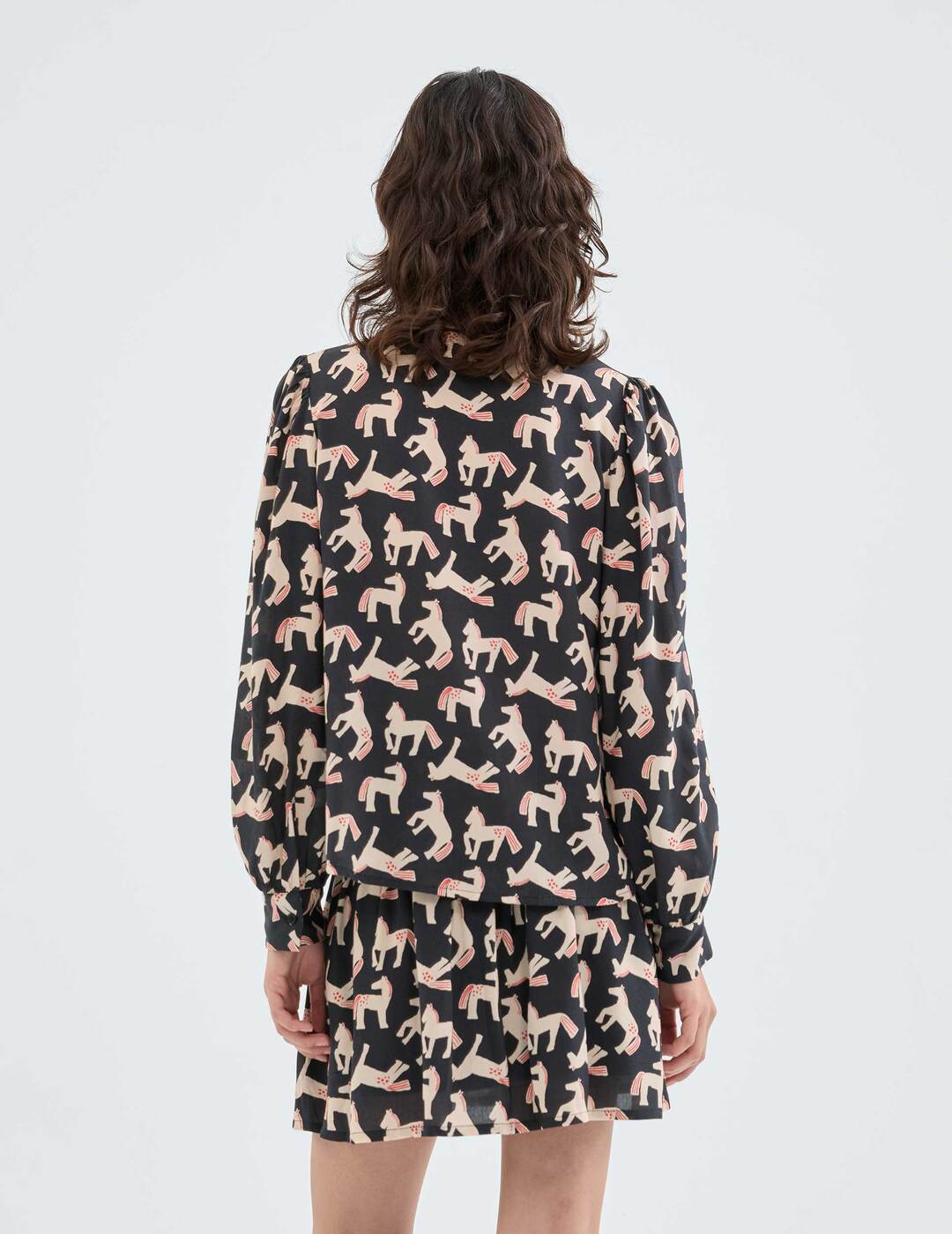 Camisa Compañía Fantástica de Manga Larga con Estampado Animal