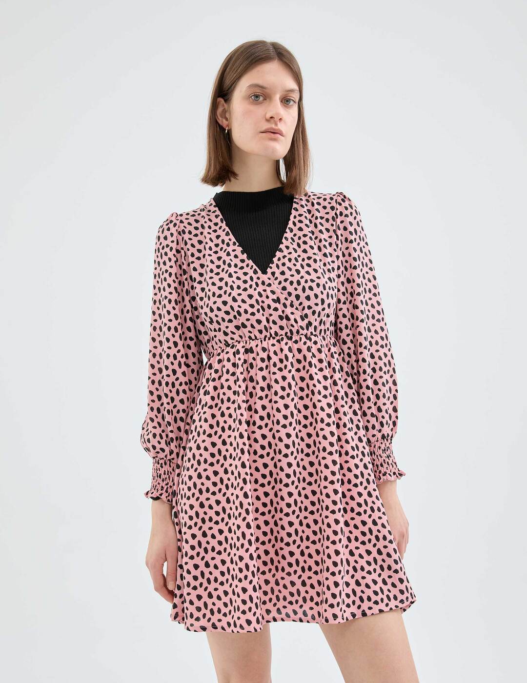 Vestido Compañía Fantástica Corto Cruzado con Estampado de Lunares Rosa