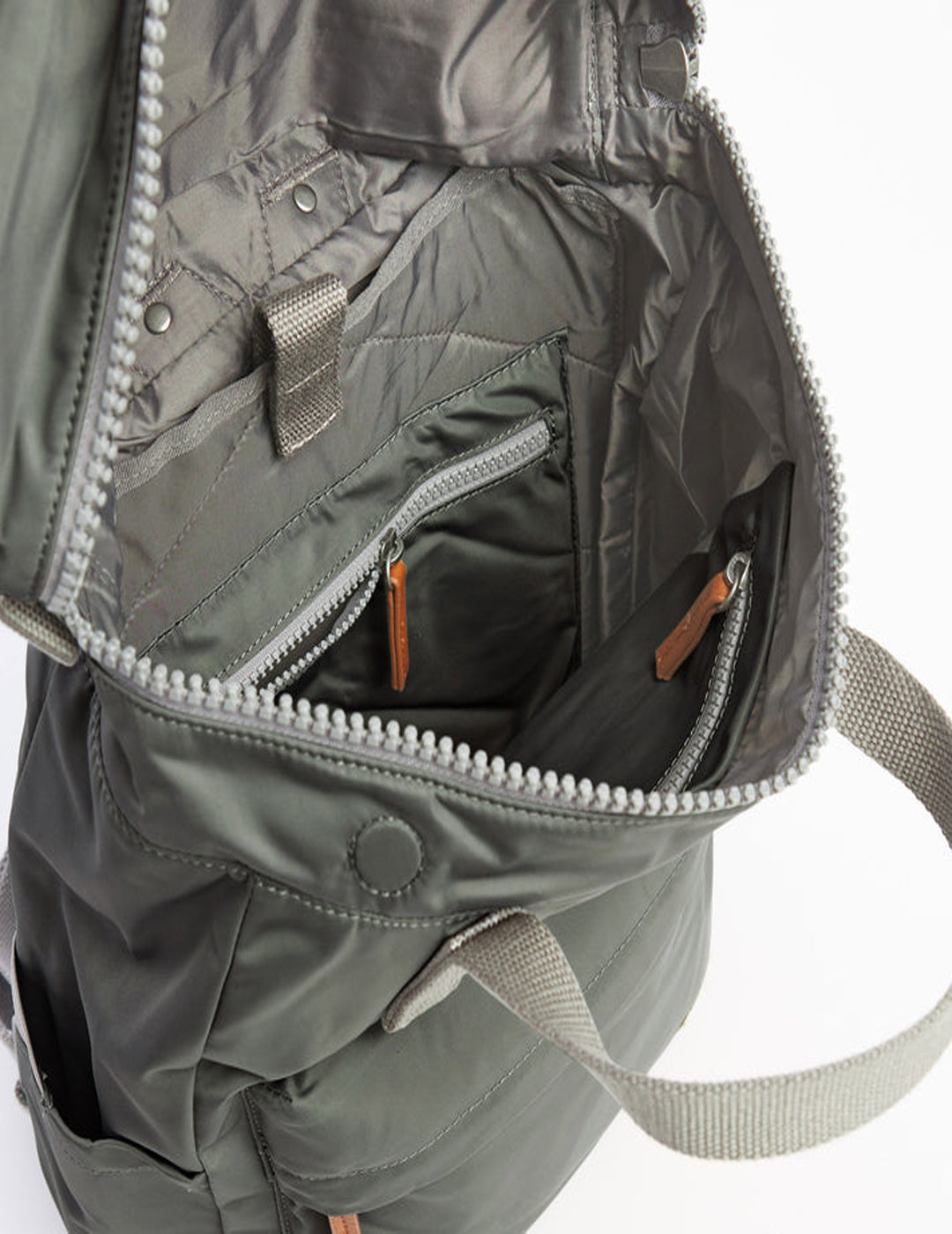 Mochila Roka Sostenible Canfield B Small Graphite