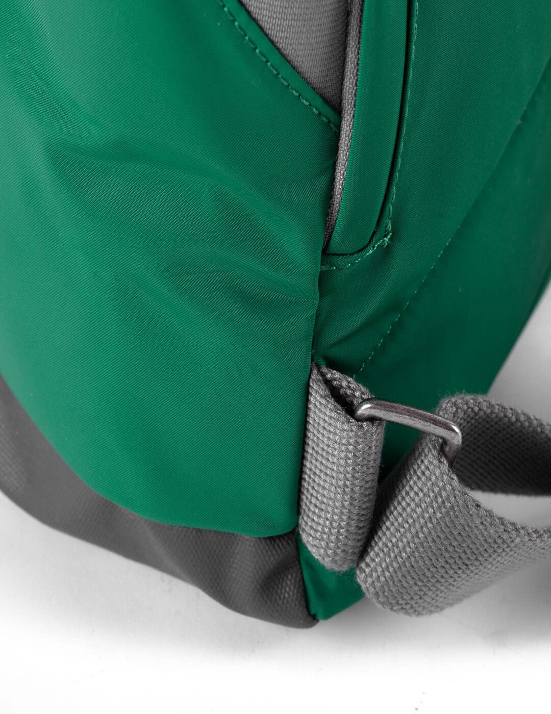 Mochila Roka Canfield B Medium Unisex Sostenible Esmerald