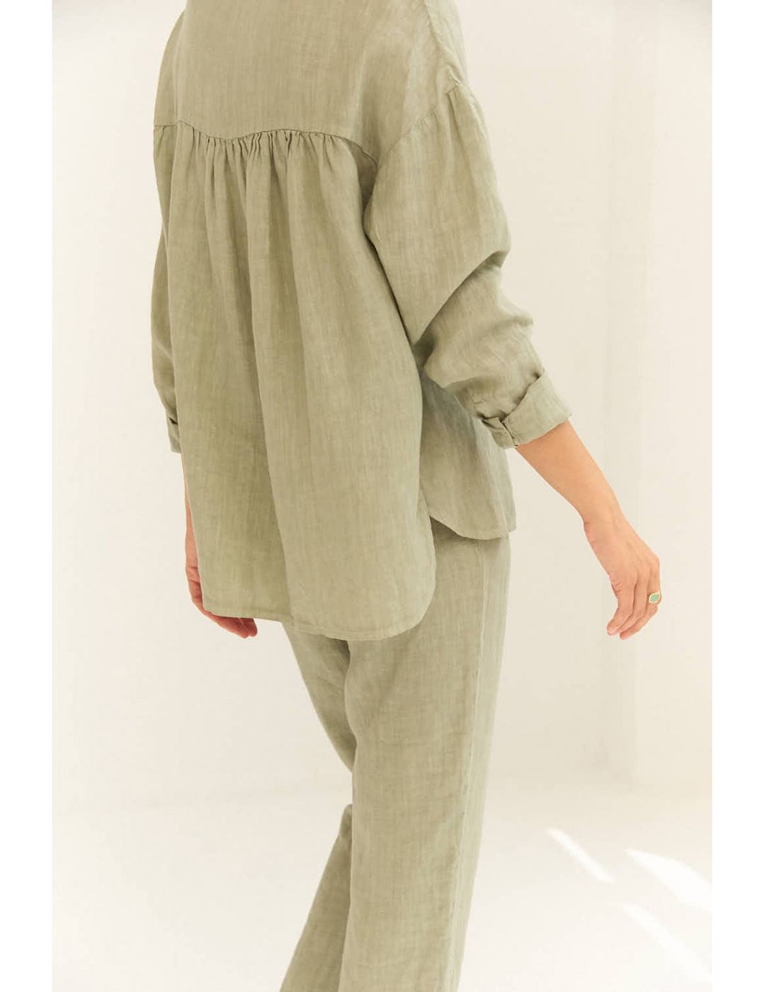 Camisa Mus & Bombon Oversize En Lino Calcinu Verde