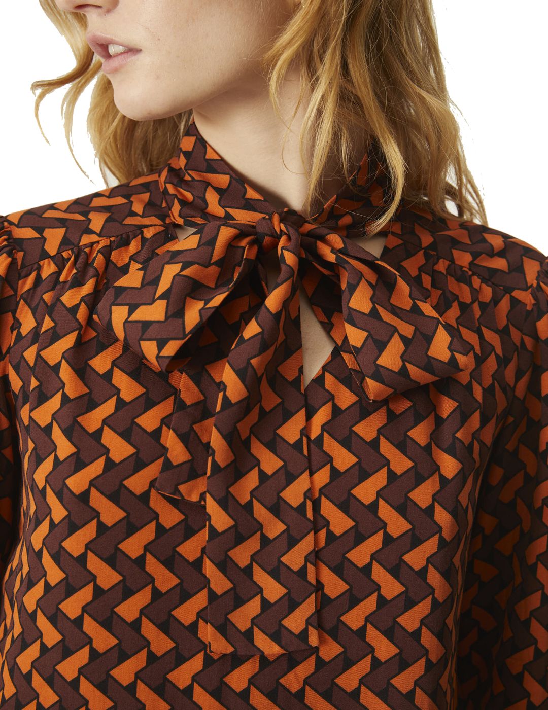Vestido Corto Evasé Con Cuello Lazada y Estampado Geométrico De Zigzag